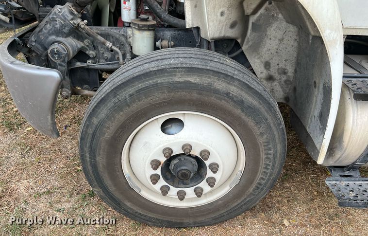 image for item DQ2175 2015 International DuraStar 4300  flatbed truck