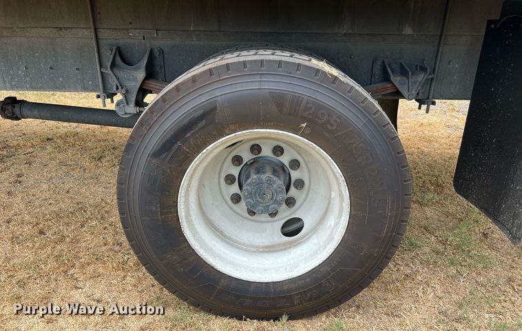 image for item DQ2175 2015 International DuraStar 4300  flatbed truck