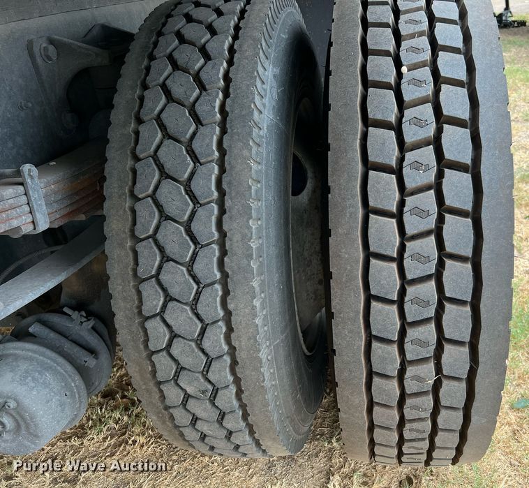 image for item DQ2175 2015 International DuraStar 4300  flatbed truck