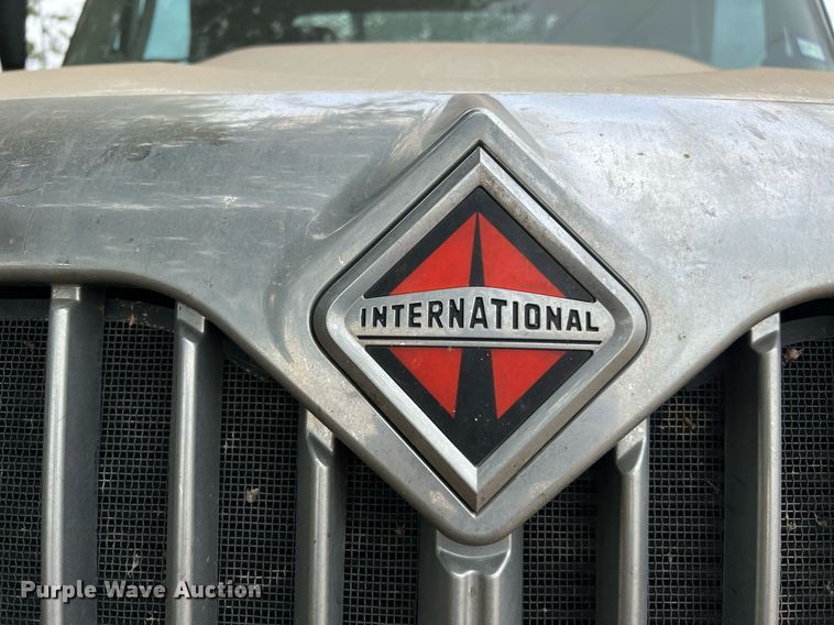 image for item DQ2175 2015 International DuraStar 4300  flatbed truck