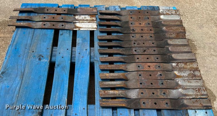 image for item DS2144 Frontier  FM1017R batwing finish mower