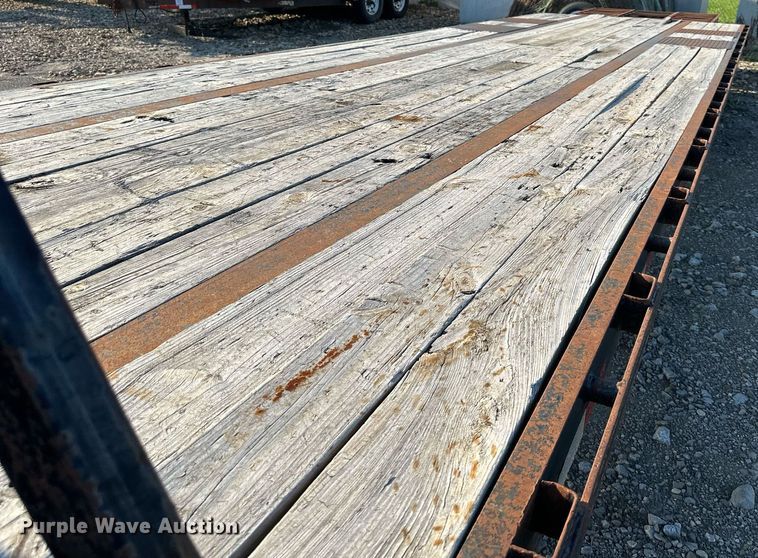 image for item DS2160 2013 Diamond T  equipment trailer