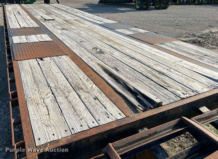 image for item DS2160 2013 Diamond T  equipment trailer