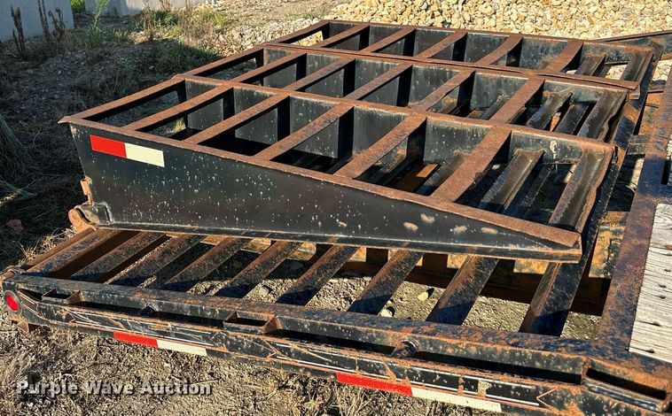 image for item DS2160 2013 Diamond T  equipment trailer