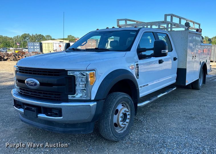 image for item DS2216 2017 Ford F450  utility / service truck
