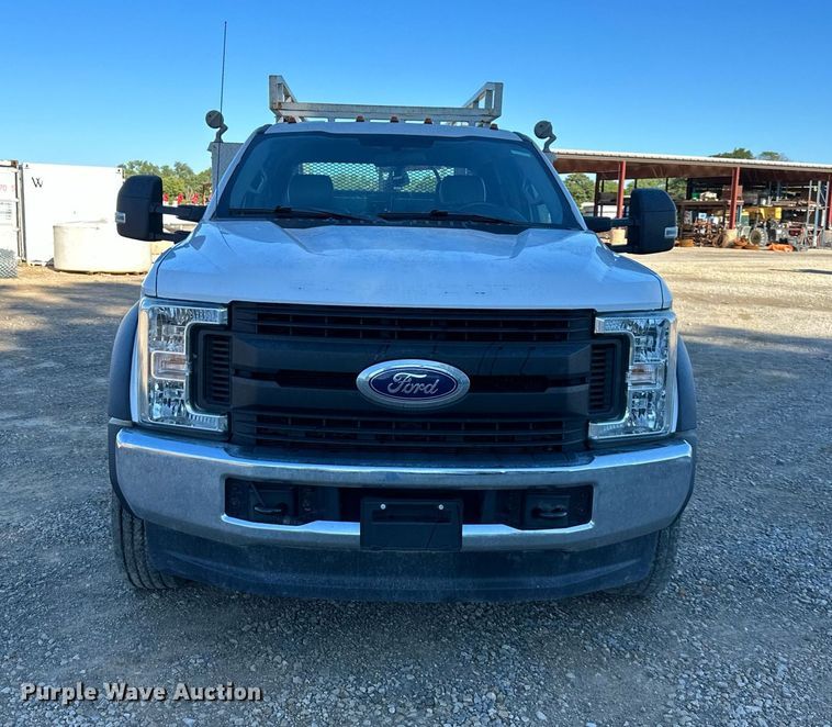 image for item DS2216 2017 Ford F450  utility / service truck