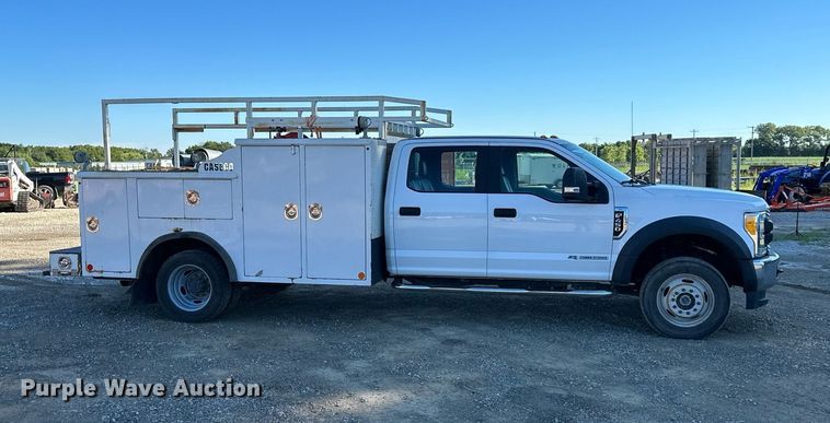 image for item DS2216 2017 Ford F450  utility / service truck