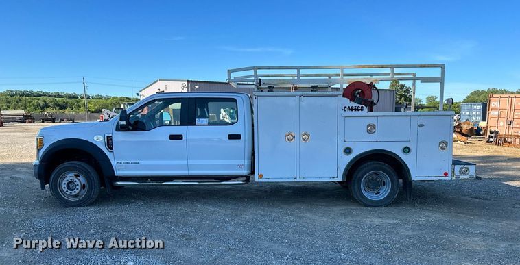image for item DS2216 2017 Ford F450  utility / service truck
