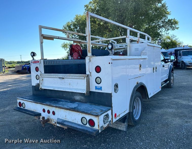 image for item DS2216 2017 Ford F450  utility / service truck