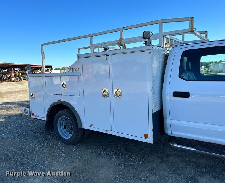 image for item DS2216 2017 Ford F450  utility / service truck
