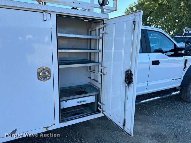 image for item DS2216 2017 Ford F450  utility / service truck