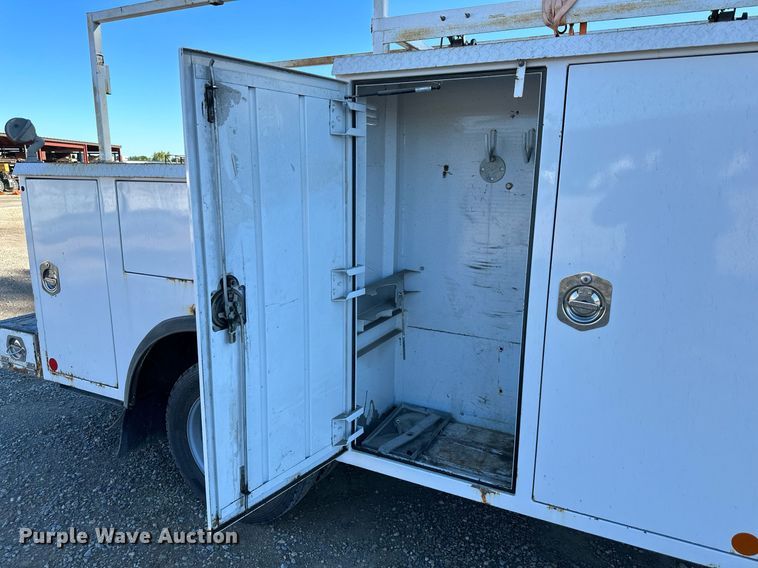 image for item DS2216 2017 Ford F450  utility / service truck