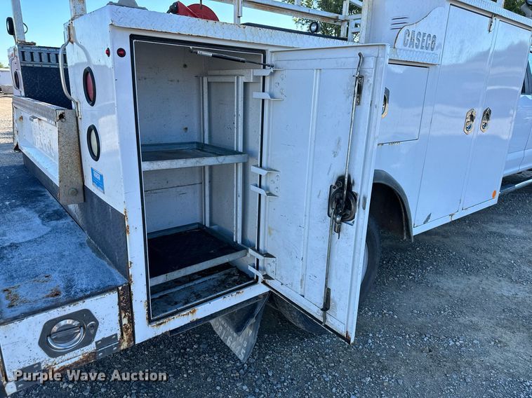 image for item DS2216 2017 Ford F450  utility / service truck