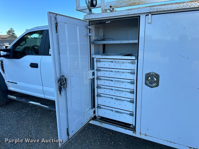 image for item DS2216 2017 Ford F450  utility / service truck