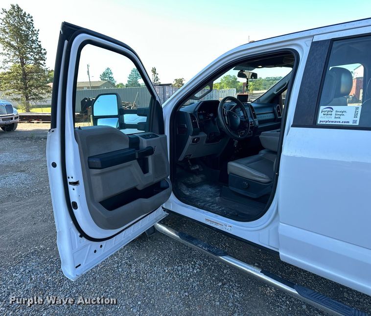 image for item DS2216 2017 Ford F450  utility / service truck