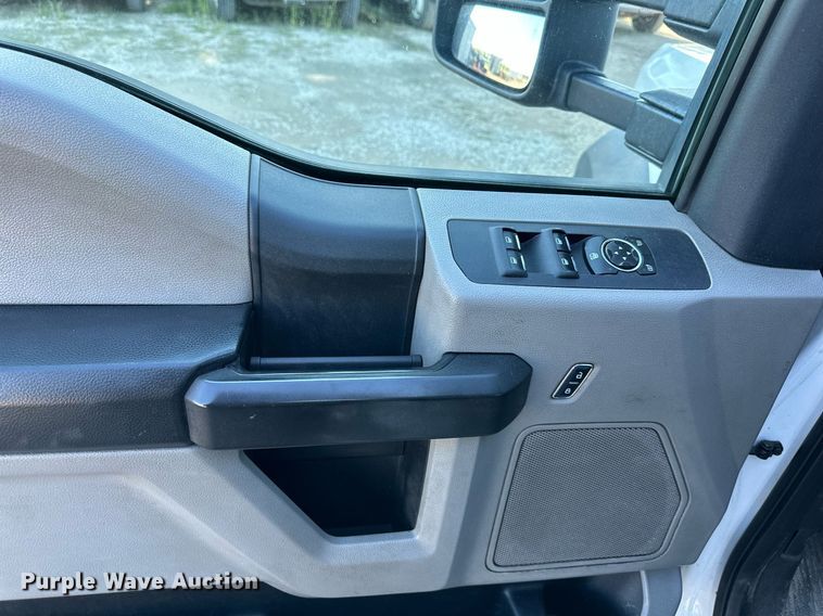 image for item DS2216 2017 Ford F450  utility / service truck