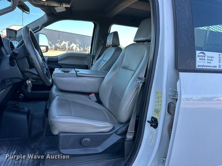 image for item DS2216 2017 Ford F450  utility / service truck