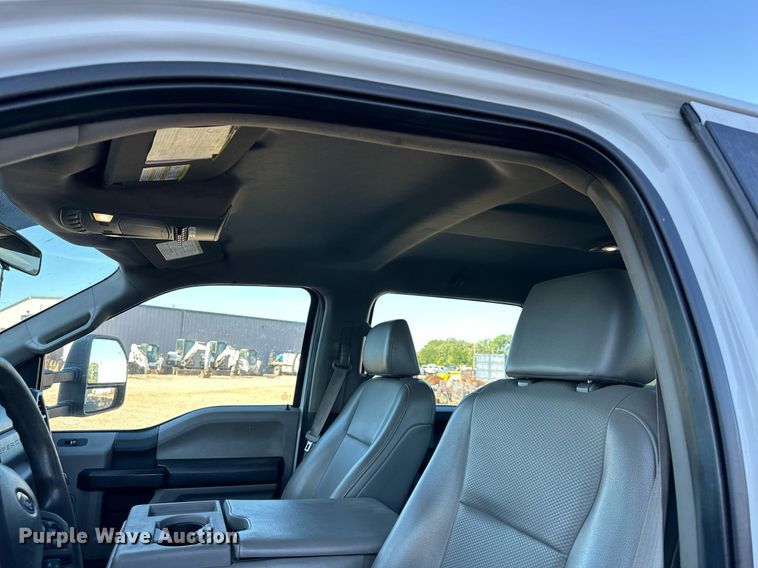 image for item DS2216 2017 Ford F450  utility / service truck