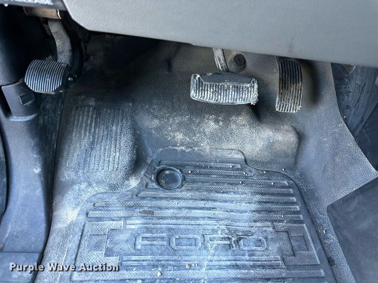 image for item DS2216 2017 Ford F450  utility / service truck