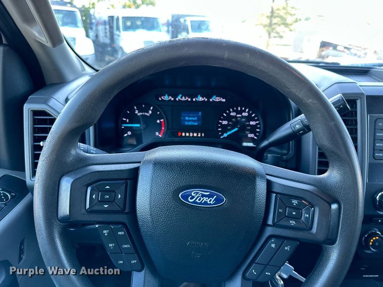 image for item DS2216 2017 Ford F450  utility / service truck