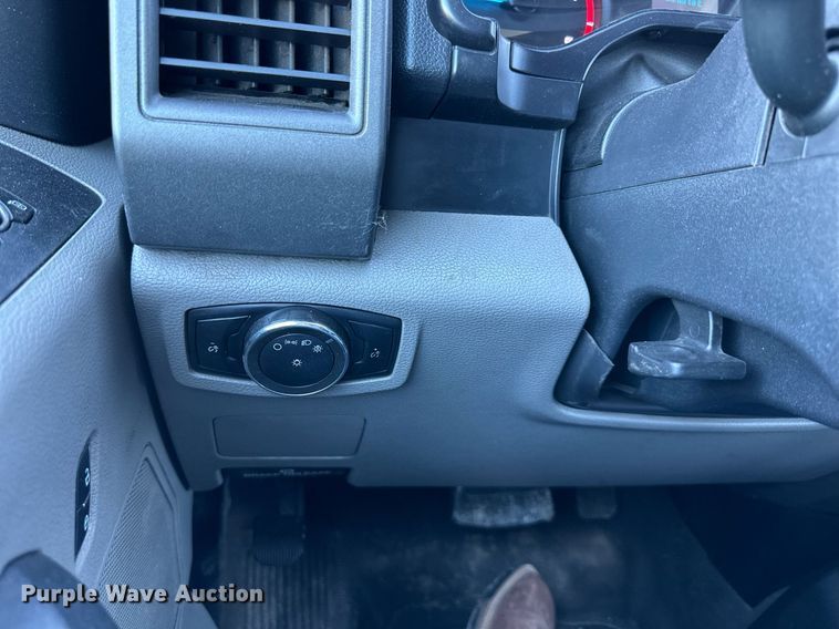 image for item DS2216 2017 Ford F450  utility / service truck