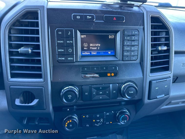 image for item DS2216 2017 Ford F450  utility / service truck