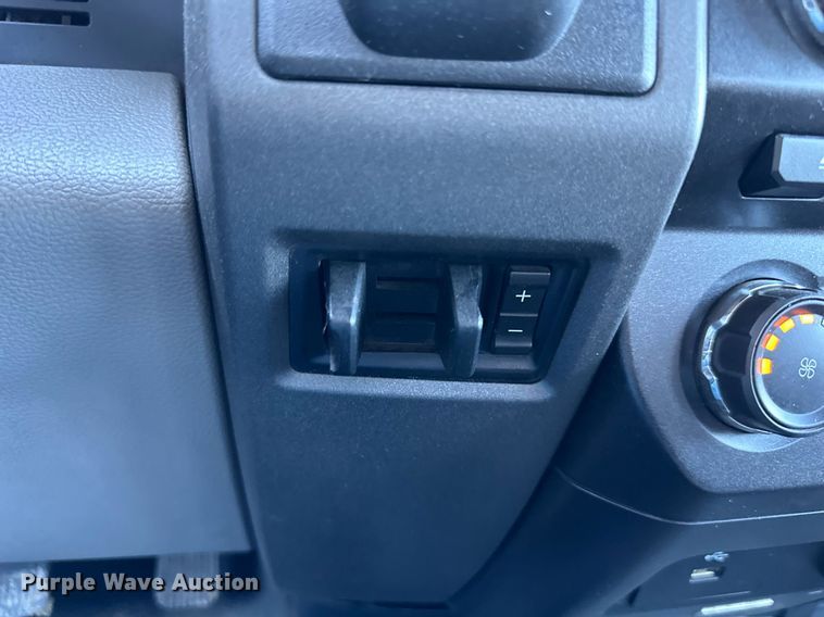 image for item DS2216 2017 Ford F450  utility / service truck