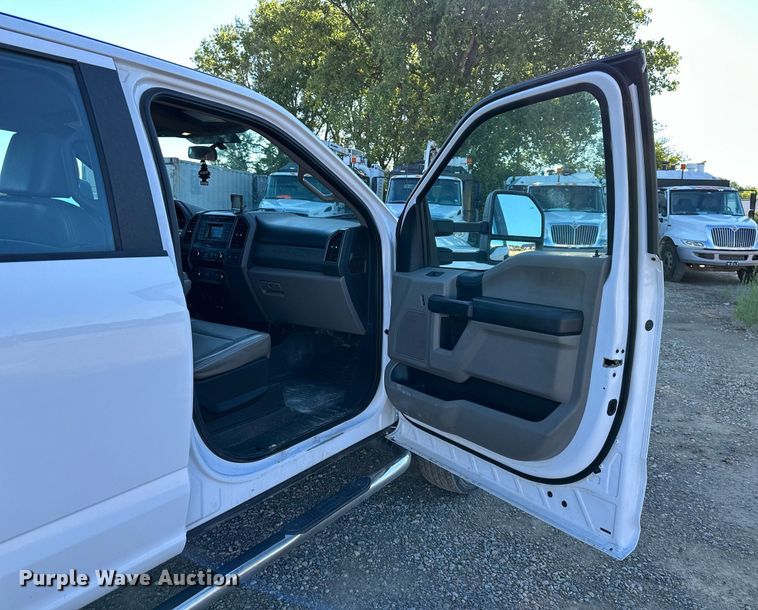 image for item DS2216 2017 Ford F450  utility / service truck