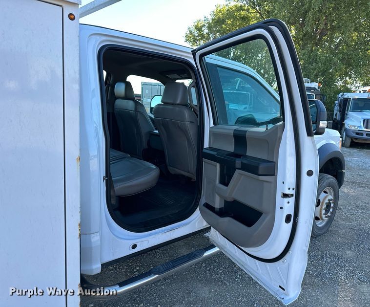 image for item DS2216 2017 Ford F450  utility / service truck