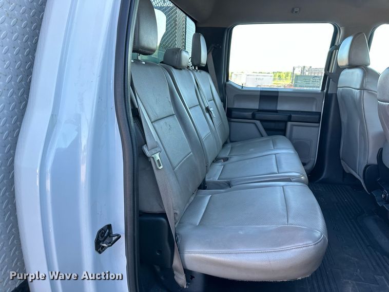 image for item DS2216 2017 Ford F450  utility / service truck