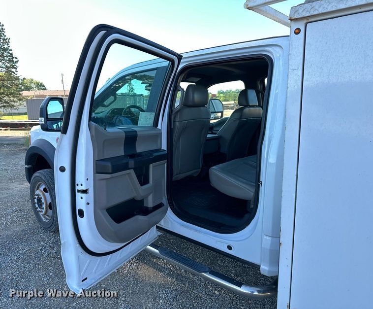 image for item DS2216 2017 Ford F450  utility / service truck