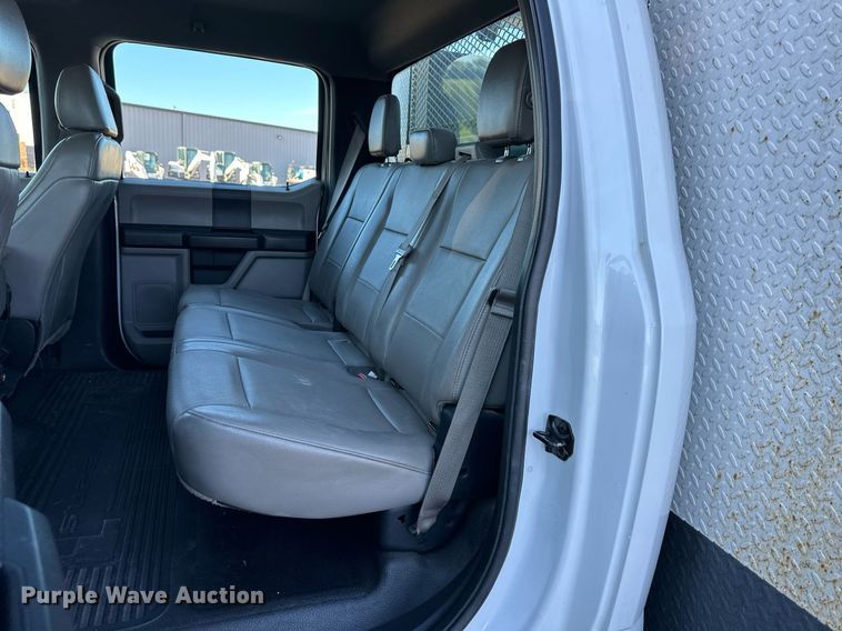 image for item DS2216 2017 Ford F450  utility / service truck