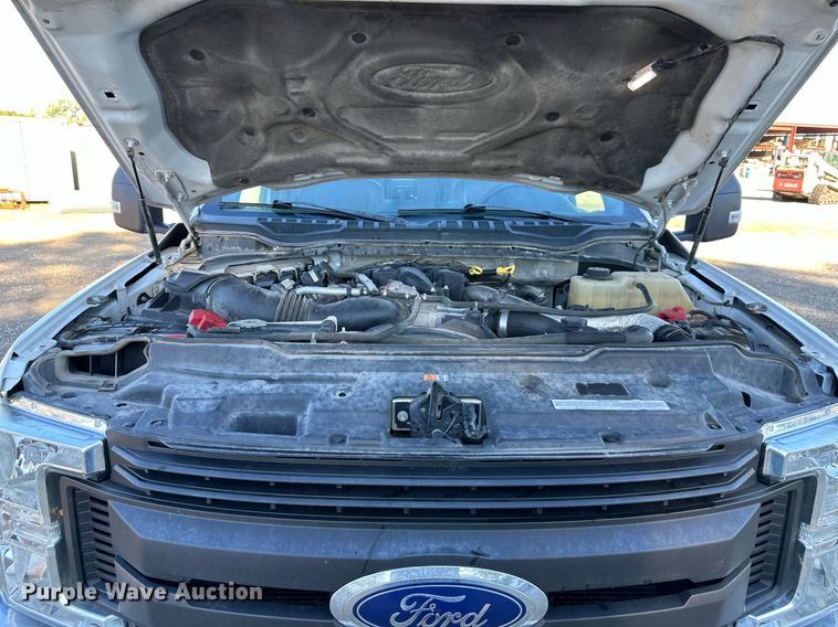 image for item DS2216 2017 Ford F450  utility / service truck