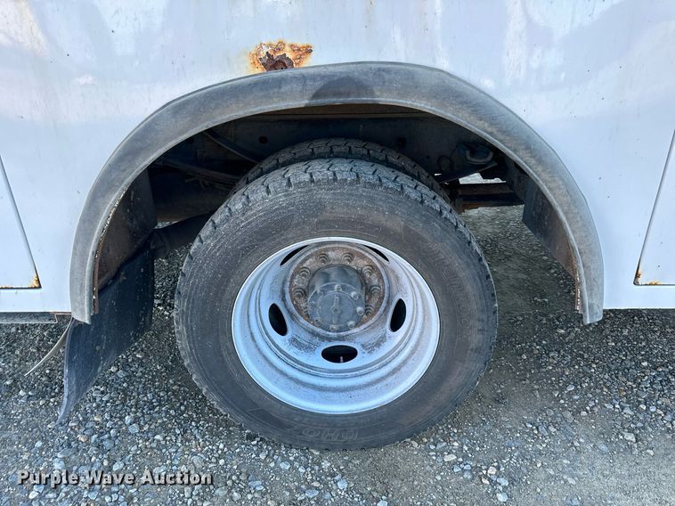 image for item DS2216 2017 Ford F450  utility / service truck