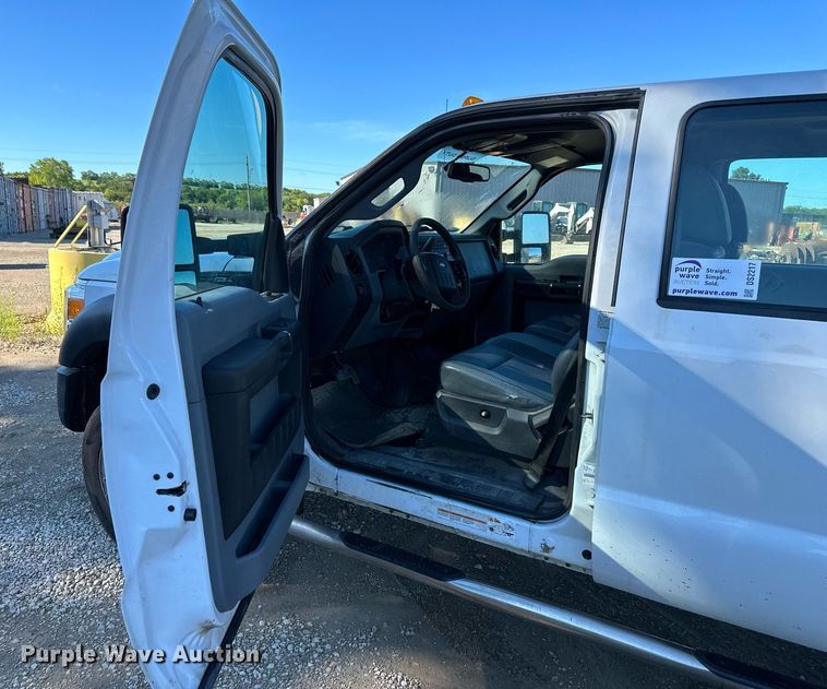 image for item DS2217 2016 Ford F450  utility / service truck