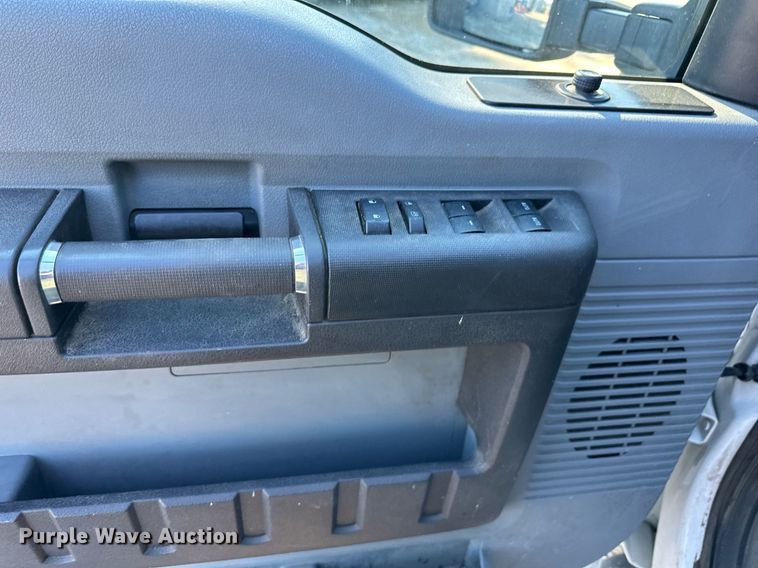 image for item DS2217 2016 Ford F450  utility / service truck