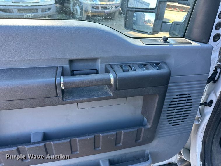 image for item DS2217 2016 Ford F450  utility / service truck