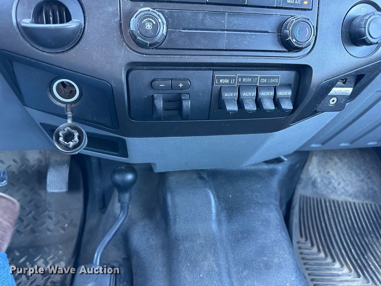 image for item DS2217 2016 Ford F450  utility / service truck