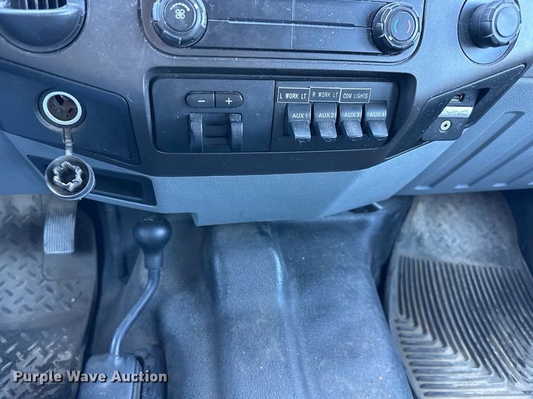 image for item DS2217 2016 Ford F450  utility / service truck