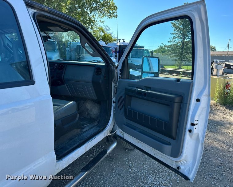 image for item DS2217 2016 Ford F450  utility / service truck