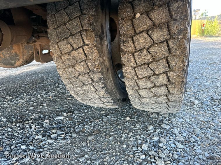 image for item DS2217 2016 Ford F450  utility / service truck