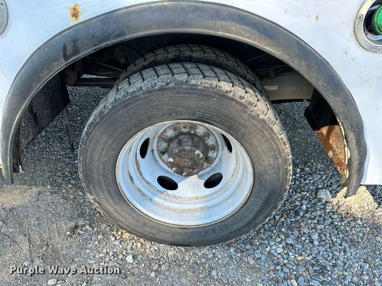 image for item DS2217 2016 Ford F450  utility / service truck