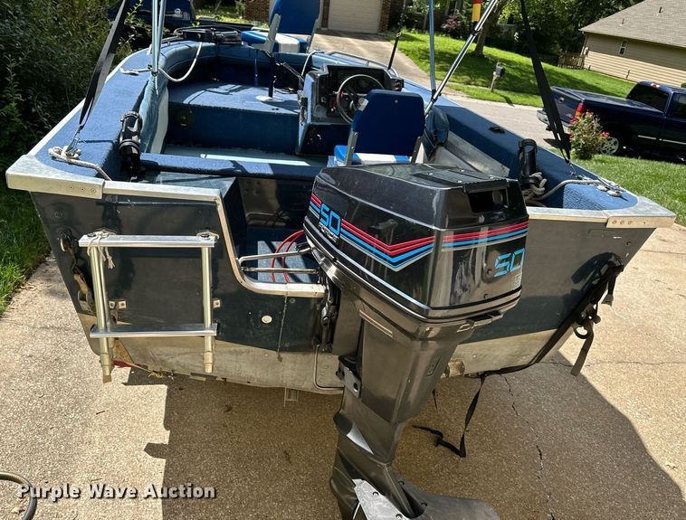 image for item DS2219 1988 Blue Fin Super Hawk  boat