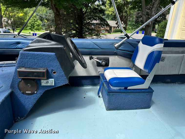 image for item DS2219 1988 Blue Fin Super Hawk  boat