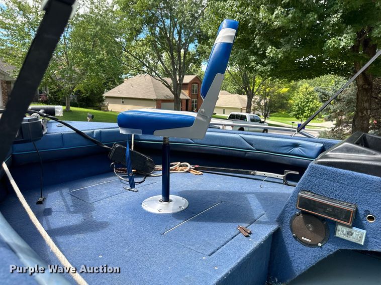 image for item DS2219 1988 Blue Fin Super Hawk  boat