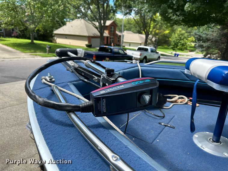 image for item DS2219 1988 Blue Fin Super Hawk  boat