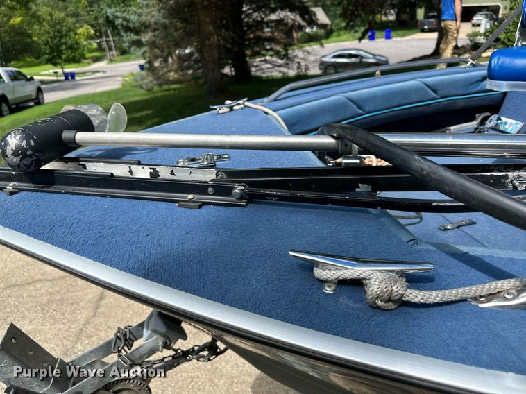 image for item DS2219 1988 Blue Fin Super Hawk  boat