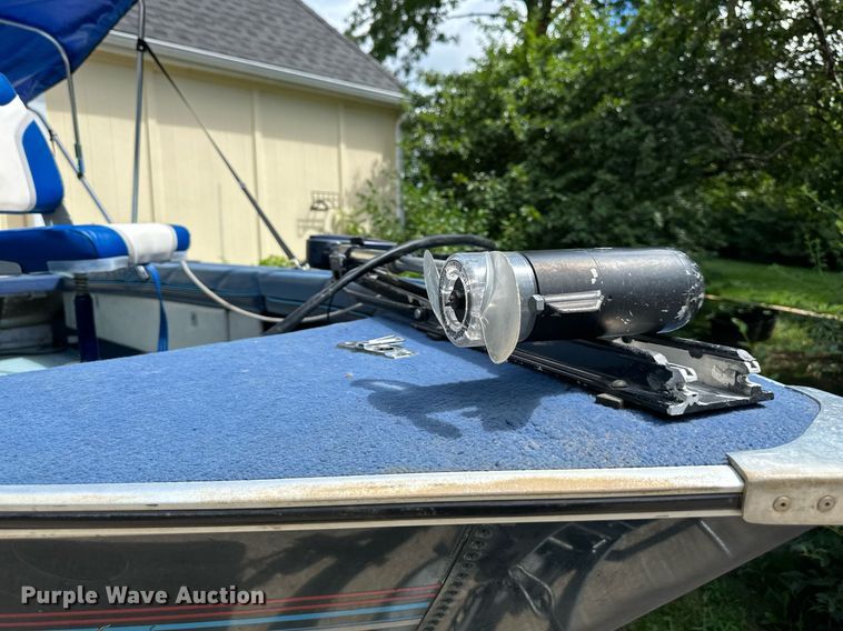 image for item DS2219 1988 Blue Fin Super Hawk  boat