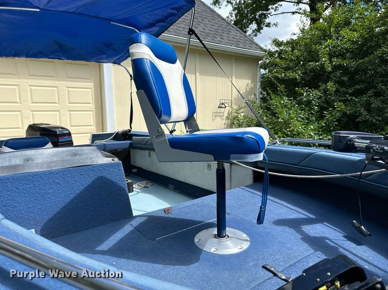 image for item DS2219 1988 Blue Fin Super Hawk  boat