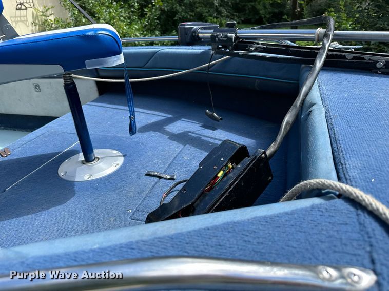 image for item DS2219 1988 Blue Fin Super Hawk  boat